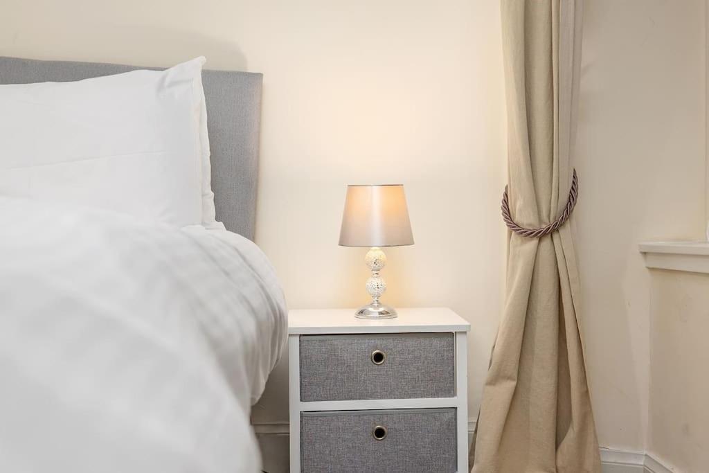 Two Bedroom Apartment-Central Edinburgh-Old Town-Licensed Zewnętrze zdjęcie